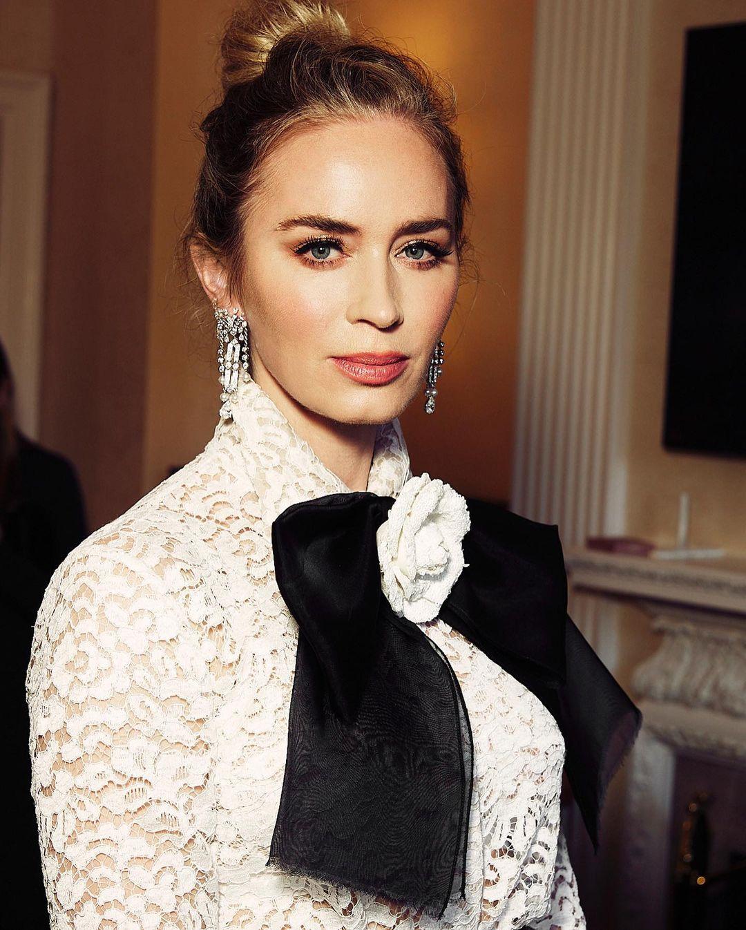 emily_blunt_michael_kors_taskak_pakkolj_taska_webshop