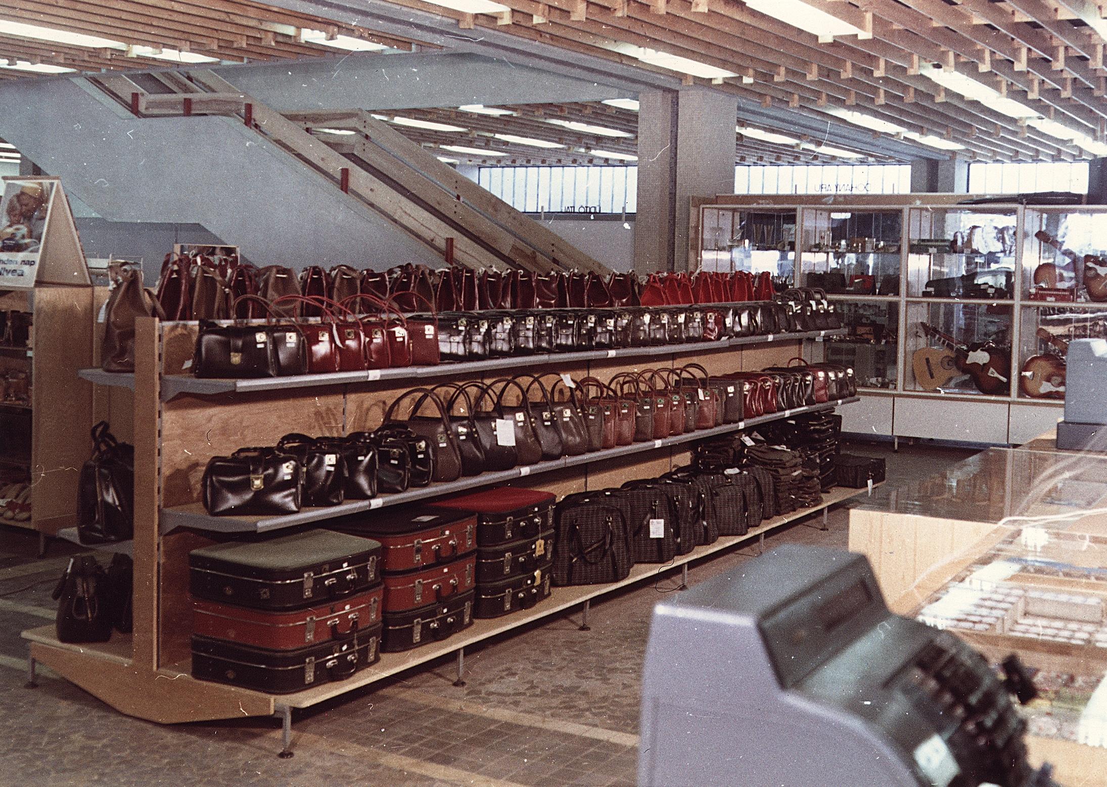 retro-taska-divat-1960-evek- webaruhaz-pakkolj_uzlet